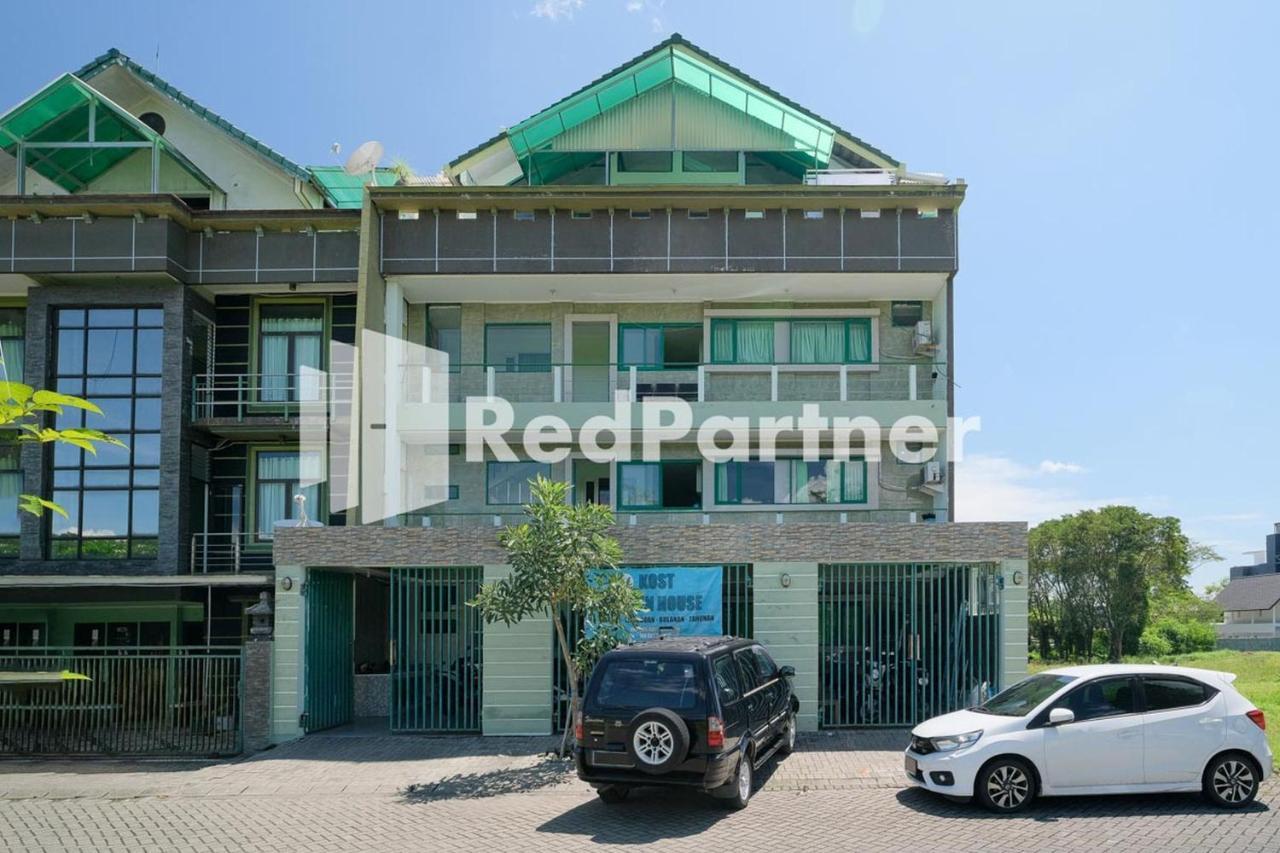 Pondok Hijau Syariah Mitra Reddoorz At Citraland Σουραμπάγια Εξωτερικό φωτογραφία