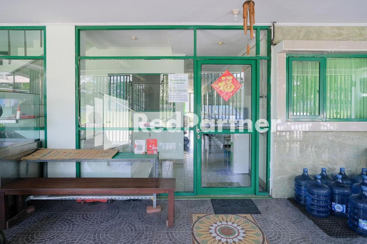 Pondok Hijau Syariah Mitra Reddoorz At Citraland Σουραμπάγια Εξωτερικό φωτογραφία