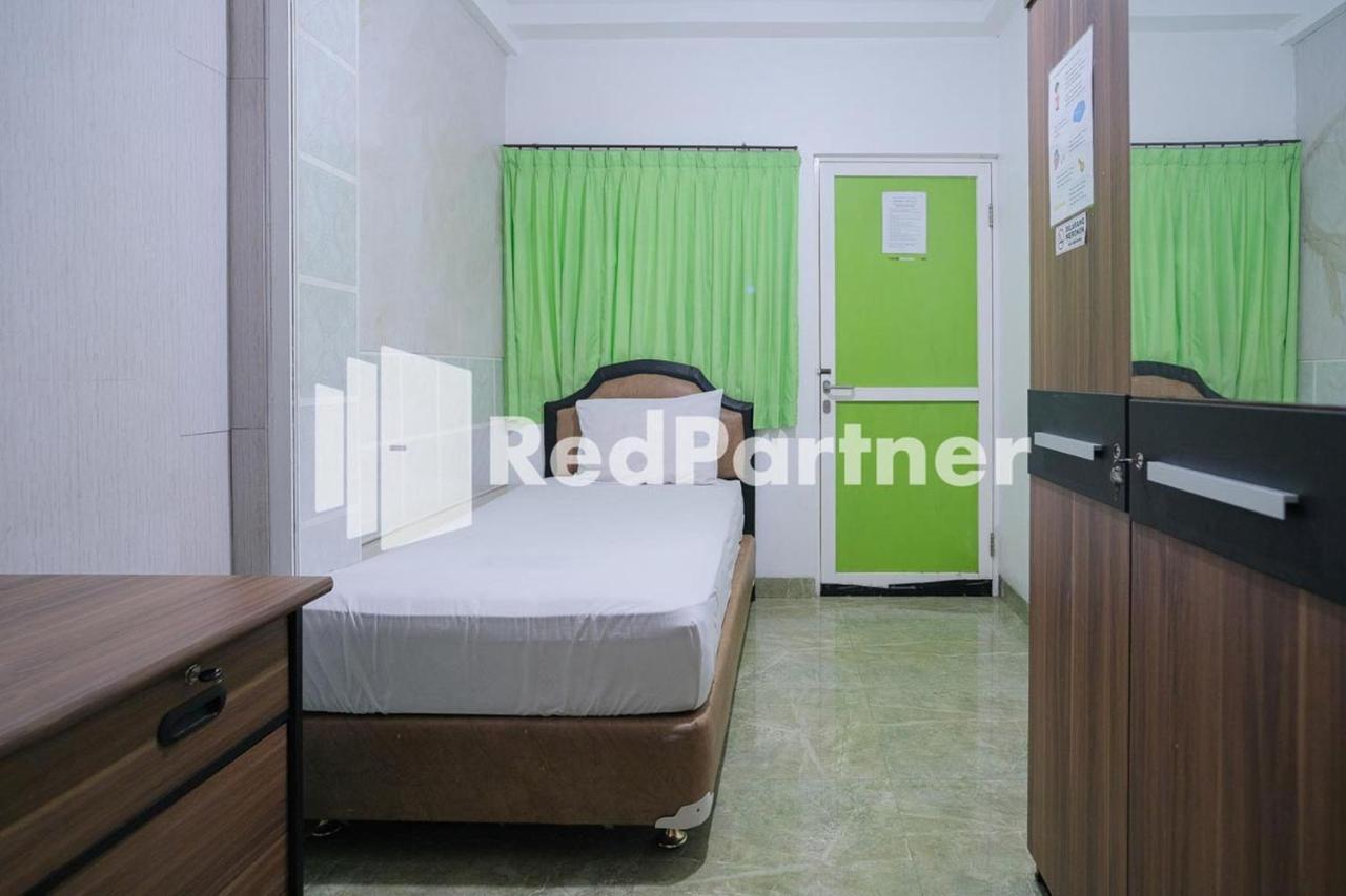 Pondok Hijau Syariah Mitra Reddoorz At Citraland Σουραμπάγια Εξωτερικό φωτογραφία
