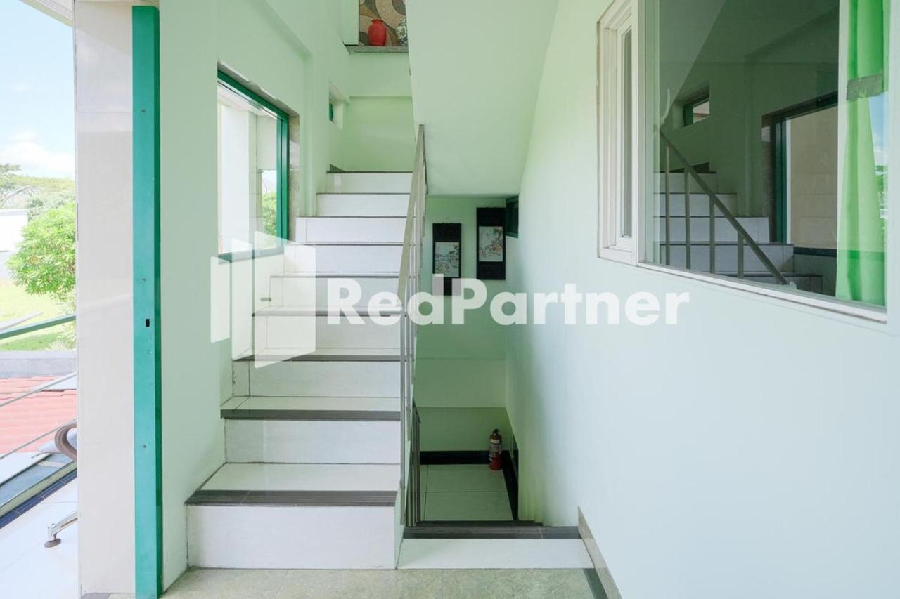 Pondok Hijau Syariah Mitra Reddoorz At Citraland Σουραμπάγια Εξωτερικό φωτογραφία